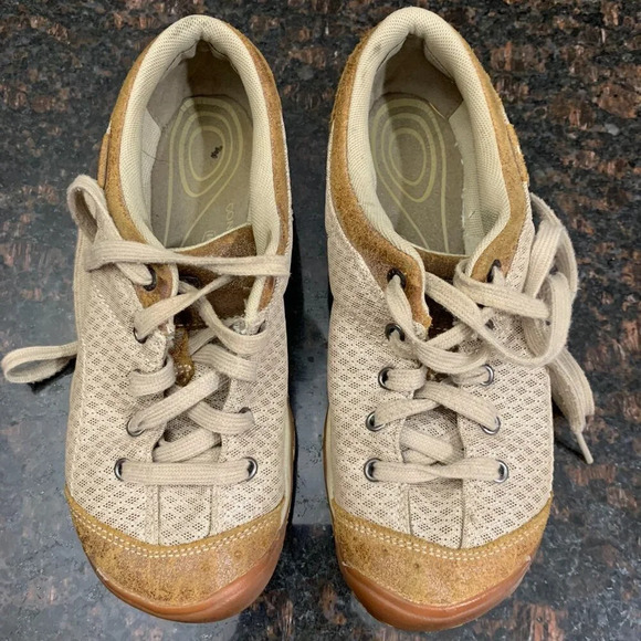 Keen Tennis Shoes - Like new - Picture 1 of 8
